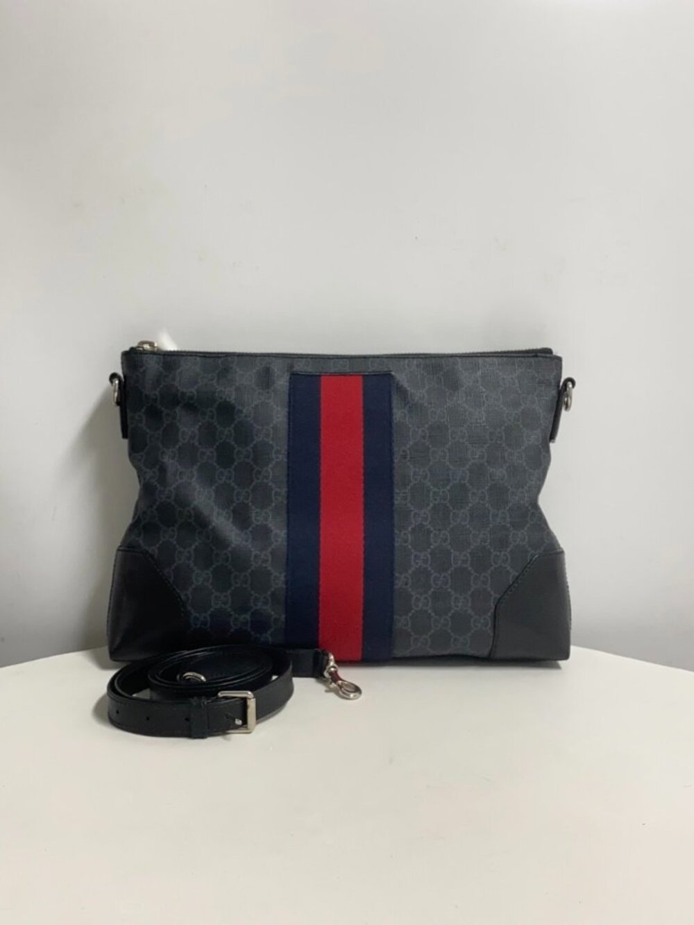 Gucci GG Supreme Monogram Appia East - West Messenger Bag w/COA – Excellent Cond